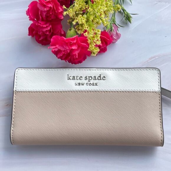 Kate Spade Warm Beige Slim bifold wallet Clutch NEW - Picture 1 of 5
